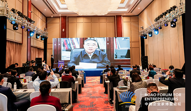 國(guó)家榮譽(yù)稱(chēng)號(hào)獲得者、中國(guó)工程院院士、天津中醫(yī)藥大學(xué)校長(zhǎng)張伯禮在視頻致辭