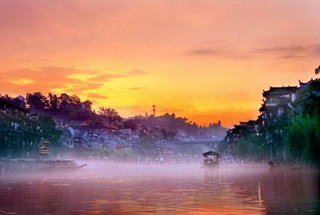 鳳凰古城　誰的城？