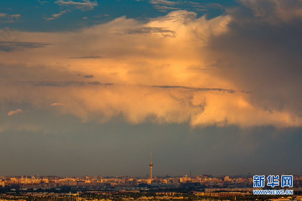 雨后晚霞中的美麗大北京