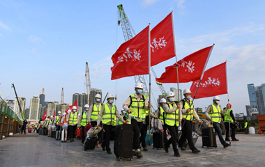 我在現(xiàn)場&middot;照片背后的故事｜援港60天，見證荒灘起方舟