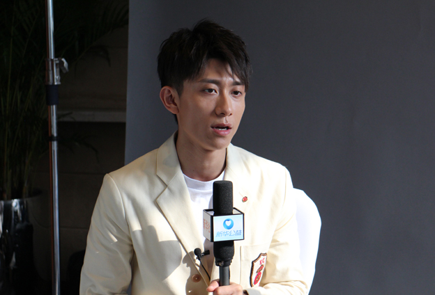 國有棟梁，大愛無疆；爾如嫩草，小愛芬芳。