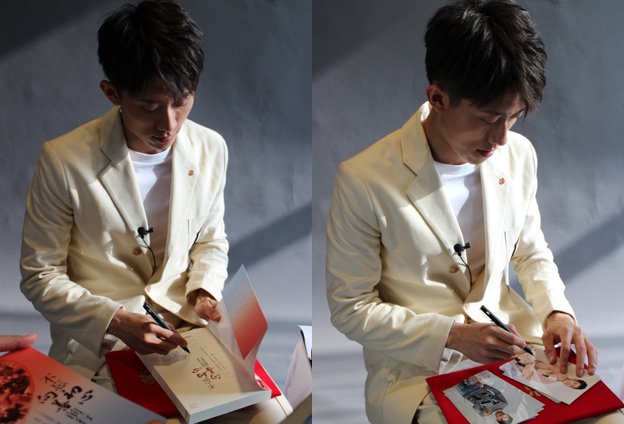 一個人最重要的素質(zhì)其實就是認(rèn)清自己，不管多么的成功，不要忘記自己的初心，這是最重要的。