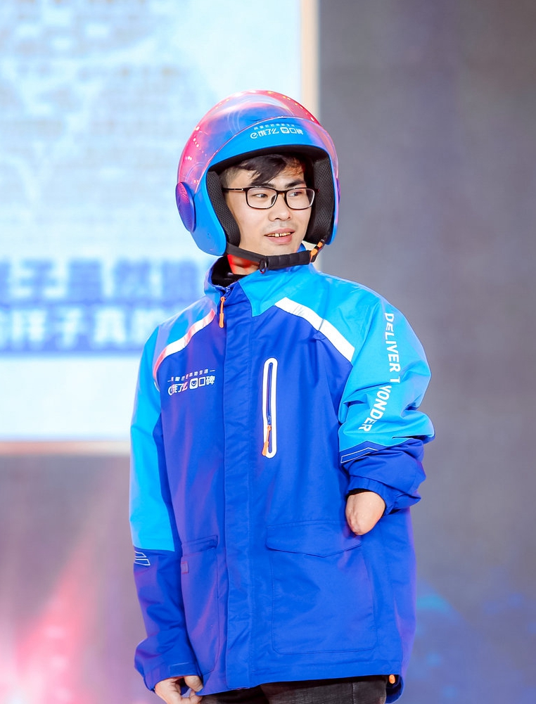 &ldquo;90后獨(dú)腿獨(dú)臂外賣騎手&rdquo;董洪喜