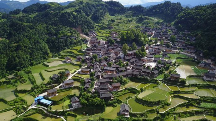 從貧困村到示范村，結(jié)對(duì)幫扶的&ldquo;龍?zhí)翗颖?rdquo;是如何煉成的