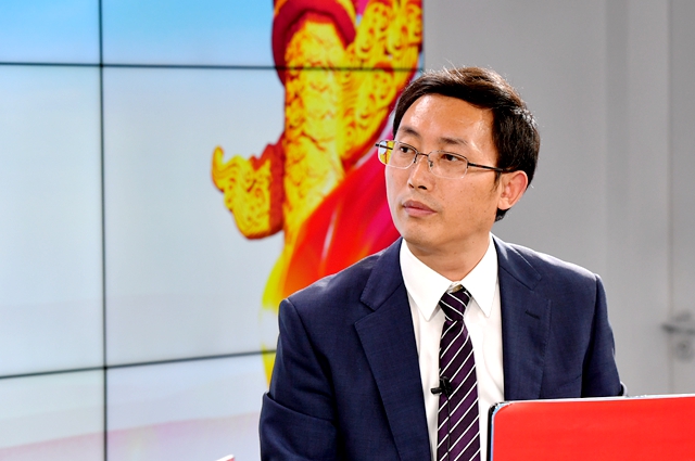 繼往是為了開來，那么開什么來？我們的未來是什么？我們現(xiàn)在站在什么歷史方位上？往哪里去走？