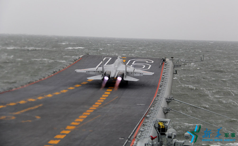 &uarr;資料圖片：艦載戰(zhàn)斗機起飛瞬間。