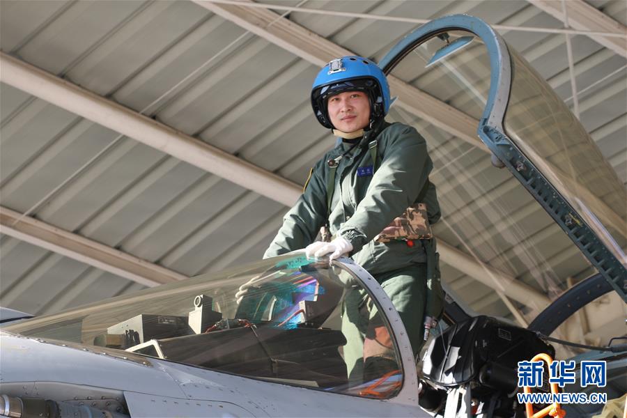 （建軍90周年&middot;英雄&middot;圖文互動(dòng)）（1）聽，渤海灣有風(fēng)吹過來&mdash;&mdash;追記海軍某艦載航空兵部隊(duì)一級(jí)飛行員張超