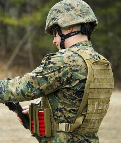 是電影還是現(xiàn)實？美軍陸戰(zhàn)隊士兵操大槍射擊練習