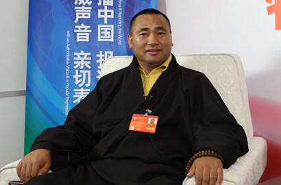 全國政協(xié)委員東寶仲巴&middot;呼圖克圖做客新華網(wǎng)、中國政府網(wǎng)兩會訪談