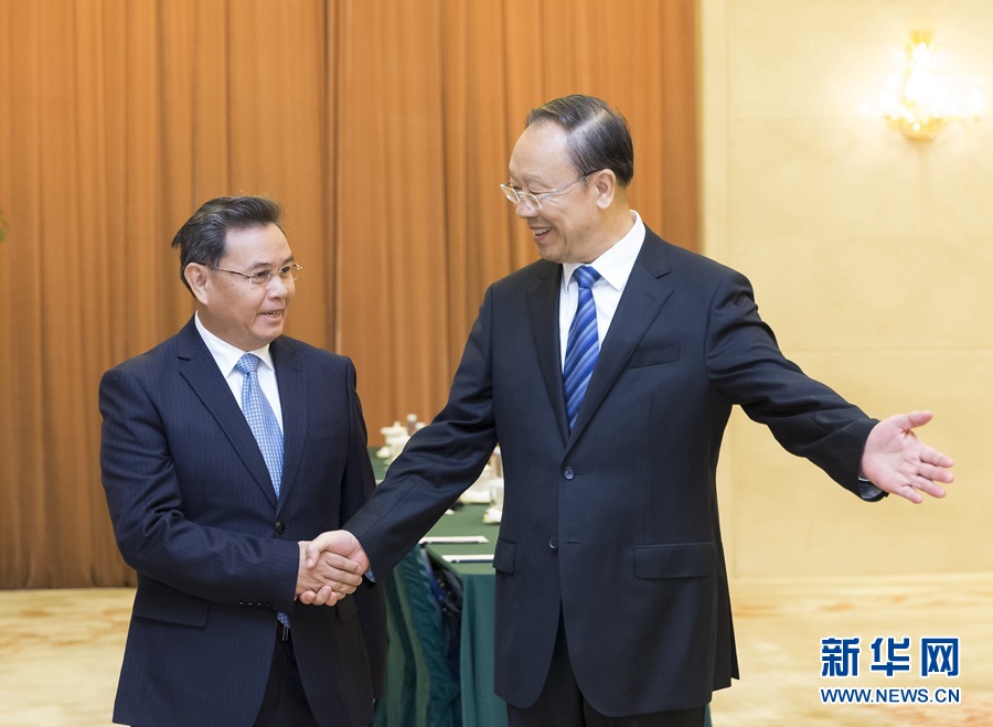 10月12日，中共中央書(shū)記處書(shū)記、全國(guó)政協(xié)副主席杜青林在北京會(huì)見(jiàn)來(lái)華訪問(wèn)并出席&ldquo;2016中國(guó)共產(chǎn)黨與世界對(duì)話會(huì)&rdquo;的老撾人革黨中央政治局委員、建國(guó)陣線中央主席賽頌蓬&middot;豐威漢率領(lǐng)的老撾人革黨代表團(tuán)?！⌒氯A社記者丁海濤攝