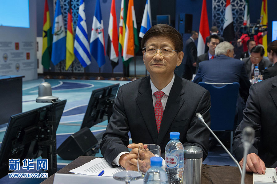 5月24日，在俄羅斯扎維多沃，中共中央政治局委員、中央政法委書記孟建柱出席國際安全事務(wù)高級代表會議。 5月24日，中共中央政治局委員、中央政法委書記孟建柱在俄羅斯出席國際安全事務(wù)高級代表會議，就加強國際執(zhí)法安全合作、防范打擊恐怖主義作主旨發(fā)言。來自95個國家和國際組織的代表參加會議。新華社記者白雪騏攝