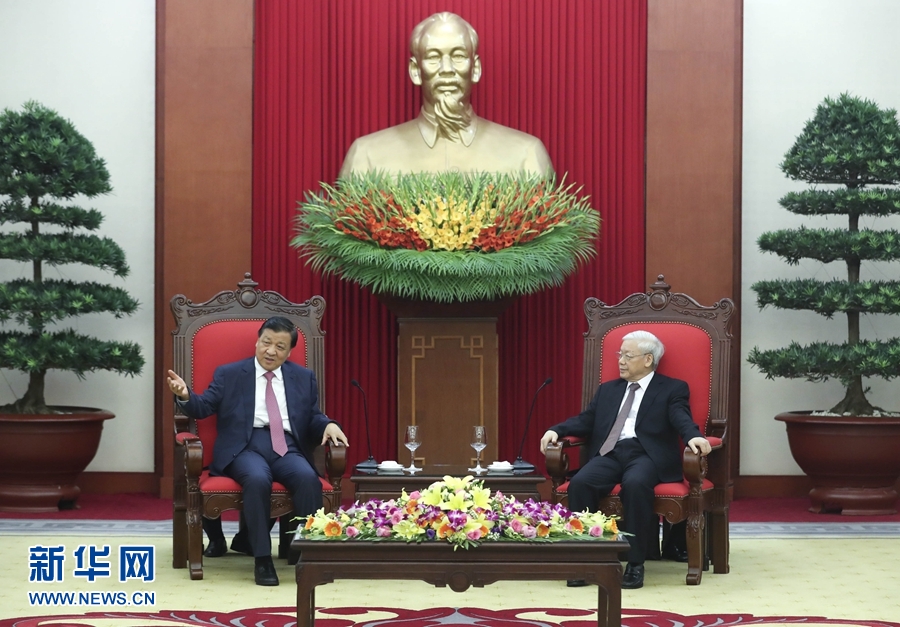 應(yīng)越南共產(chǎn)黨邀請，中共中央政治局常委、中央書記處書記劉云山9月18日至19日對越南進(jìn)行正式訪問。這是9月18日，劉云山在河內(nèi)會(huì)見越共中央總書記阮富仲。 新華社記者 龐興雷 攝