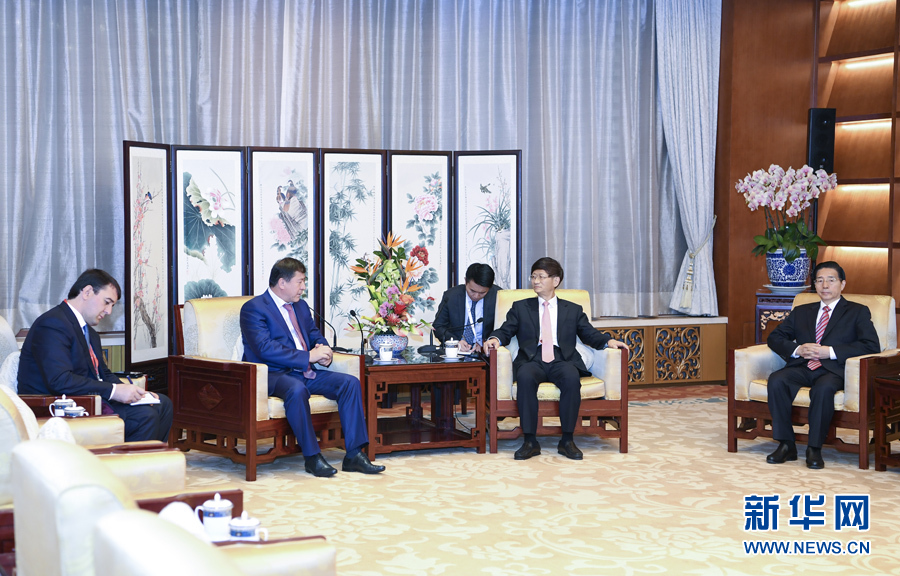 9月26日，中共中央政治局委員、中央政法委書記孟建柱在北京會見來華出席國際刑警組織第86屆全體大會的塔吉克斯坦內(nèi)務(wù)部長拉希姆佐達(dá)。國務(wù)委員、公安部部長郭聲琨參加有關(guān)會見。新華社記者 張領(lǐng) 攝