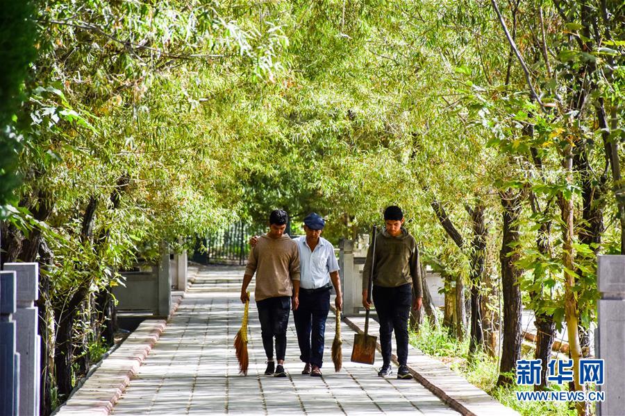 （新華全媒頭條&middot;誠(chéng)信建設(shè)萬(wàn)里行&middot;圖文互動(dòng)）（6）一諾動(dòng)昆侖&mdash;&mdash;父子半世紀(jì)接力為英雄守靈