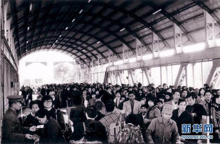 （圖文互動）（1）四十年、一扇窗&mdash;&mdash;兩地值守者眼中的羅湖橋