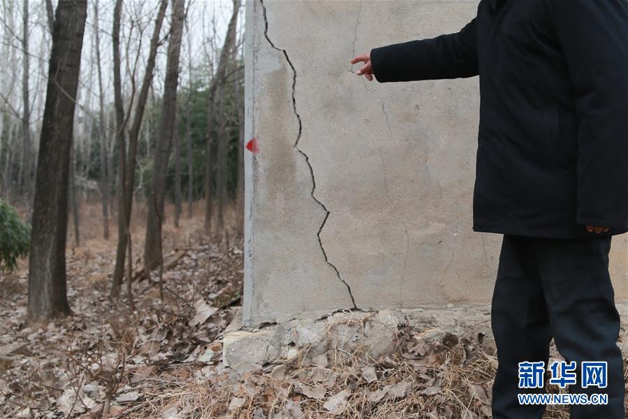 （新華視點&middot;圖文互動）（3）挖掘作業(yè)距漢墓中心僅20米，村民住房出現(xiàn)裂縫&hellip;&hellip;&ldquo;造地&rdquo;如何變挖山？