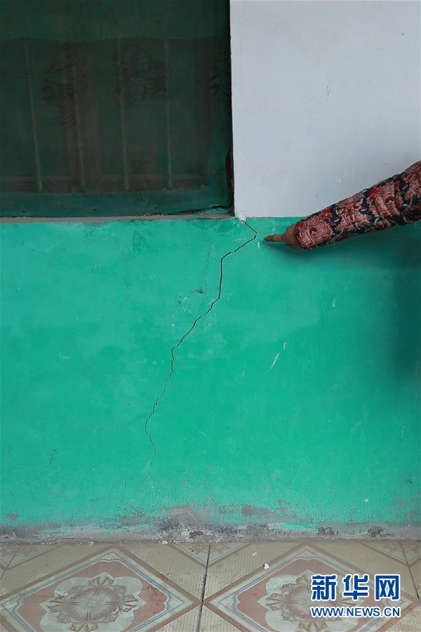 （新華視點&middot;圖文互動）（4）挖掘作業(yè)距漢墓中心僅20米，村民住房出現(xiàn)裂縫&hellip;&hellip;&ldquo;造地&rdquo;如何變挖山？