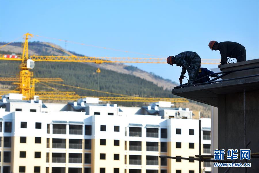（在習(xí)近平新時(shí)代中國(guó)特色社會(huì)主義思想指引下&mdash;&mdash;新時(shí)代新作為新篇章&middot;圖文互動(dòng)）（1）高原春來(lái)早 云嶺開新篇 