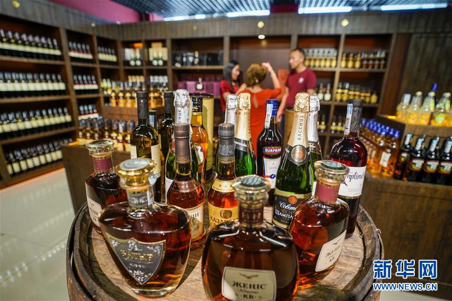 （在習(xí)近平新時(shí)代中國(guó)特色社會(huì)主義思想指引下&mdash;&mdash;新時(shí)代新作為新篇章&middot;總書記關(guān)切開(kāi)放事&middot;圖文互動(dòng)）（4）開(kāi)放，讓迢迢邊關(guān)擁有穩(wěn)穩(wěn)幸福&mdash;&mdash;來(lái)自內(nèi)陸沿邊開(kāi)放小城的故事