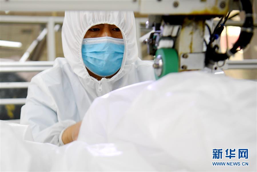 （聚焦疫情防控&middot;圖文互動）（7）我們能多產(chǎn)一件，前方就少一份風(fēng)險&mdash;&mdash;醫(yī)用防護(hù)服&ldquo;河北制造&rdquo;緊急&ldquo;起飛&rdquo;記