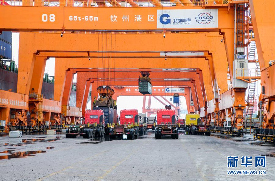 （圖文互動(dòng)）（4）抓好防疫保暢，還管司機(jī)吃飯&mdash;&mdash;廣西欽州保稅港區(qū)服務(wù)企業(yè)復(fù)工見(jiàn)聞