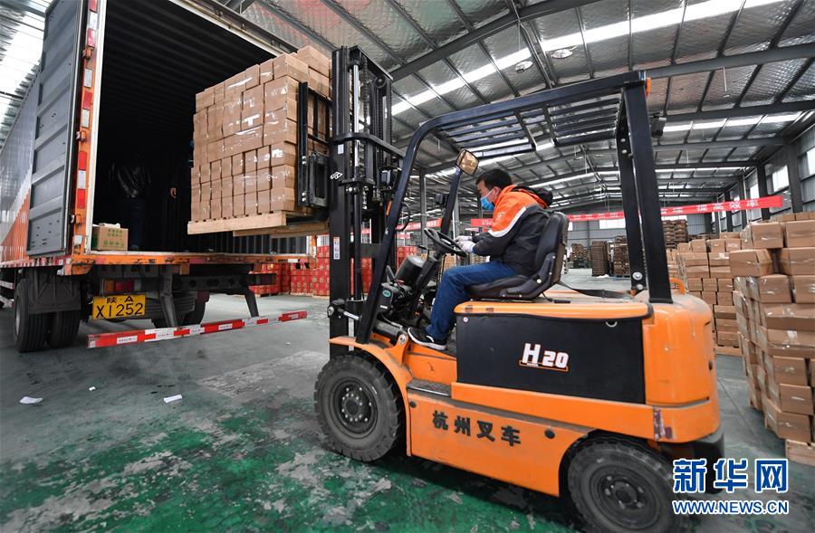 （聚焦疫情防控&middot;圖文互動(dòng)）（6）&ldquo;一輛輛車出發(fā)，春暖花開的日子就不遠(yuǎn)了&rdquo;&mdash;&mdash;西北電商大縣陜西省武功縣復(fù)工見聞