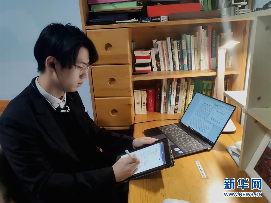 （聚焦疫情防控&middot;圖文互動）（3）&ldquo;相聚在&lsquo;云端&rsquo;，一個都不能少&rdquo; &mdash;&mdash;記疫情下的&ldquo;開學第一課&rdquo;