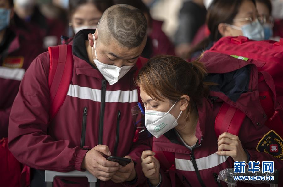 （新華全媒頭條&middot;圖文互動(dòng)）（9）最美逆行者，武漢永遠(yuǎn)記得你！&mdash;&mdash;首批援鄂醫(yī)療隊(duì)返程紀(jì)實(shí)