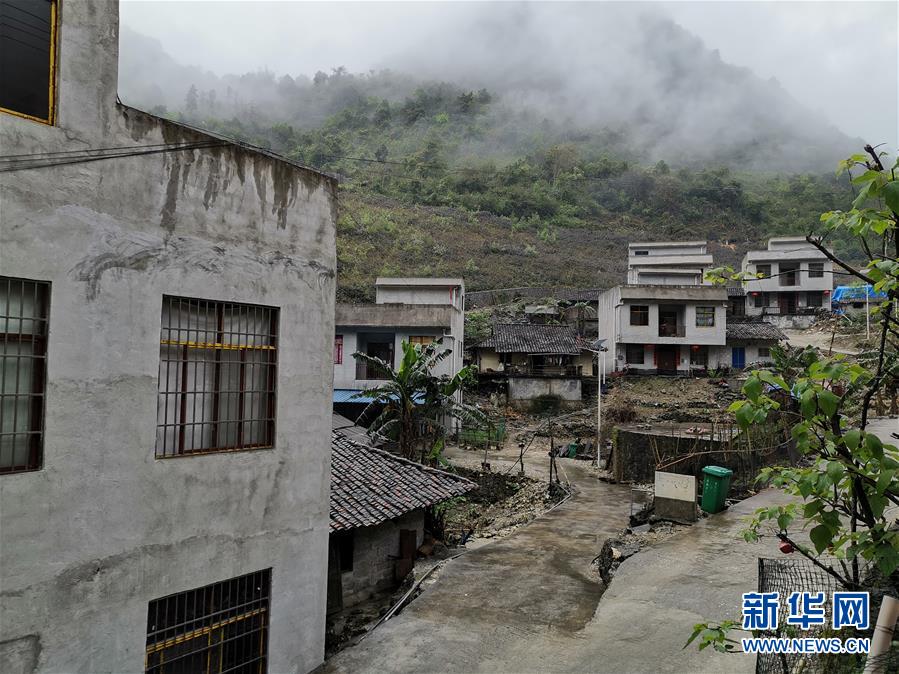 （決戰(zhàn)決勝脫貧攻堅(jiān)&middot;圖文互動(dòng)）（1）邊境線上起新居&mdash;&mdash;桂西極貧縣山村走訪見(jiàn)聞