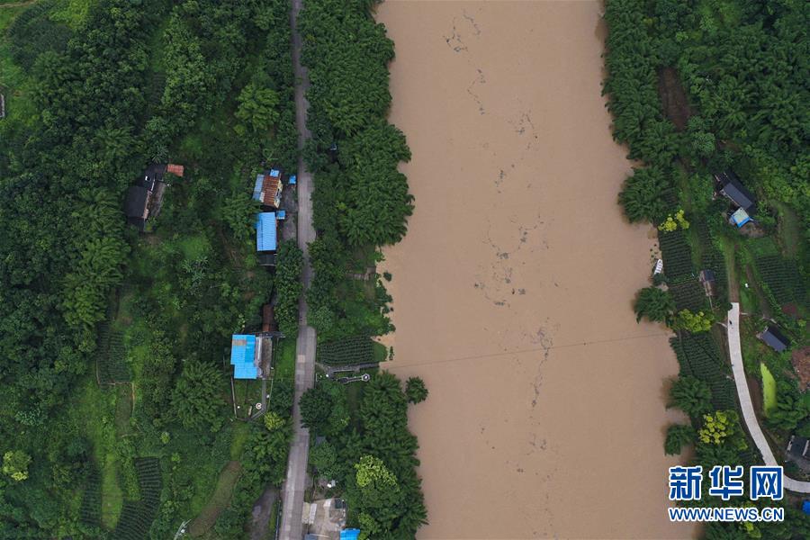 （在習(xí)近平新時(shí)代中國(guó)特色社會(huì)主義思想指引下&mdash;&mdash;新時(shí)代新作為新篇章&middot;習(xí)近平總書記關(guān)切事&middot;圖文互動(dòng)）（6）戰(zhàn)洪魔　保安全&mdash;&mdash;近期防汛救災(zāi)熱點(diǎn)觀察