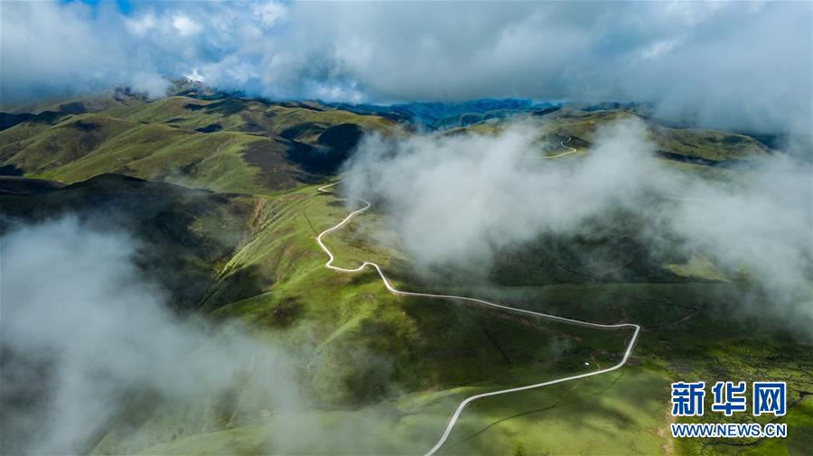 （圖文互動）（3）雪山草地展新貌&mdash;&mdash;四川阿壩州脫貧奔小康紀(jì)實(shí)