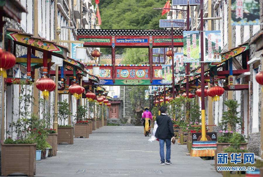 （圖文互動）（9）雪山草地展新貌&mdash;&mdash;四川阿壩州脫貧奔小康紀(jì)實(shí)