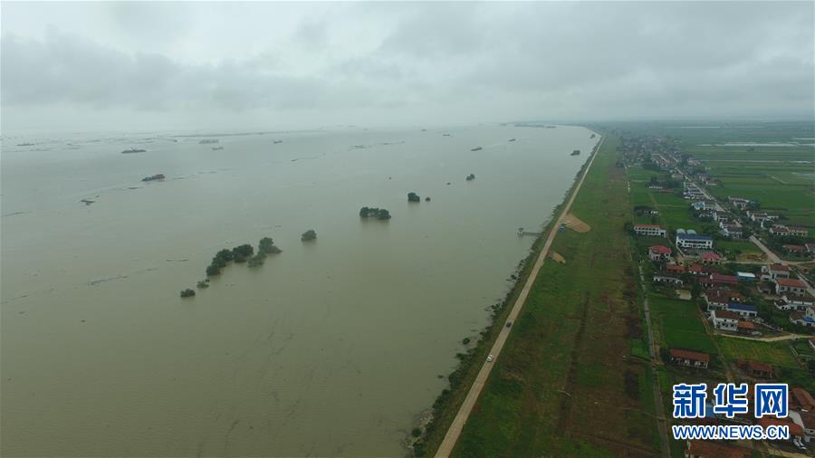 （防汛抗洪&middot;圖文互動）（5）&ldquo;險情不可怕，可怕的是不能及時發(fā)現(xiàn)險情&rdquo;&mdash;&mdash;洞庭湖巡堤查險現(xiàn)場直擊