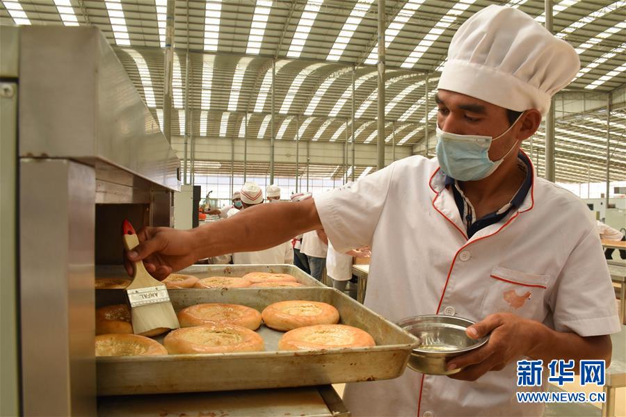 （決戰(zhàn)決勝脫貧攻堅&middot;圖文互動）（3）新疆喀什：馕產(chǎn)業(yè)助脫貧