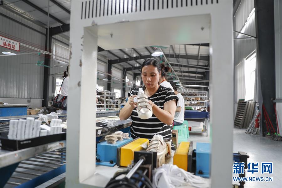 （落實(shí)&ldquo;六穩(wěn)&rdquo;&ldquo;六保&rdquo;一線見聞&middot;圖文互動(dòng)）（2）&ldquo;不讓一名貧困勞動(dòng)力失業(yè)！&rdquo;&mdash;&mdash;三峽庫區(qū)穩(wěn)就業(yè)見聞