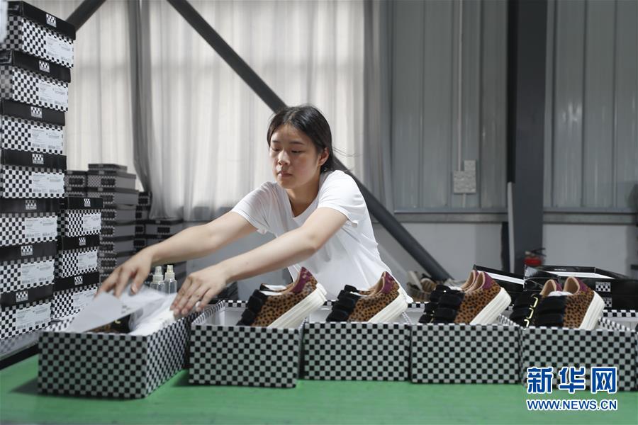 （落實(shí)&ldquo;六穩(wěn)&rdquo;&ldquo;六保&rdquo;一線見聞&middot;圖文互動(dòng)）（3）&ldquo;不讓一名貧困勞動(dòng)力失業(yè)！&rdquo;&mdash;&mdash;三峽庫區(qū)穩(wěn)就業(yè)見聞