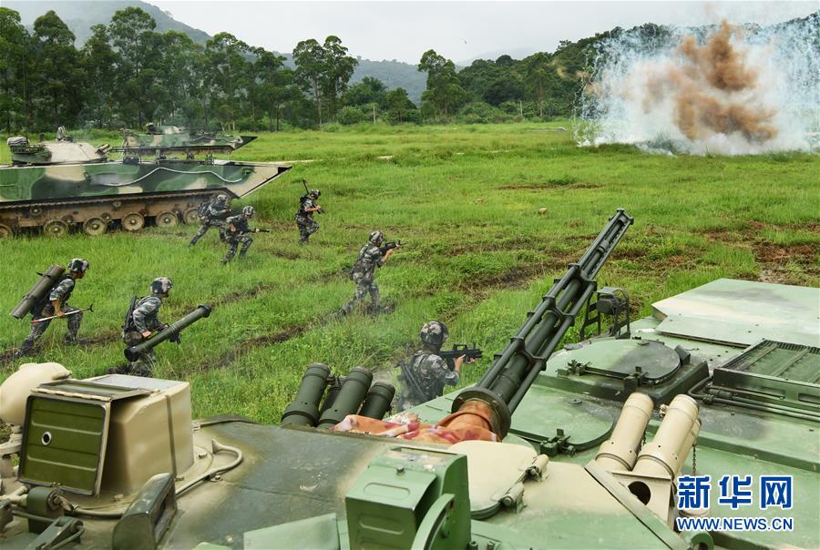 (圖文互動)(1)戰(zhàn)旗獵獵鑄忠魂——陸軍第74集團軍某旅“硬骨頭六連”鍛造全面過硬連隊紀(jì)實
