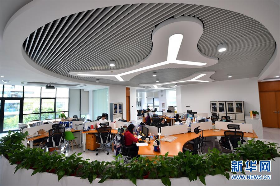 （在習(xí)近平新時(shí)代中國(guó)特色社會(huì)主義思想指引下&mdash;&mdash;新時(shí)代新作為新篇章&middot;習(xí)近平總書記關(guān)切事&middot;圖文互動(dòng)）（4）我家大門常打開&mdash;&mdash;經(jīng)濟(jì)特區(qū)全方位對(duì)外開放故事