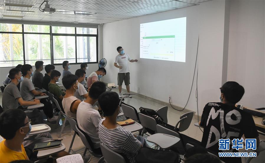 （在習(xí)近平新時(shí)代中國(guó)特色社會(huì)主義思想指引下&mdash;&mdash;新時(shí)代新作為新篇章&middot;習(xí)近平總書記關(guān)切事&middot;圖文互動(dòng)）（9）我家大門常打開&mdash;&mdash;經(jīng)濟(jì)特區(qū)全方位對(duì)外開放故事