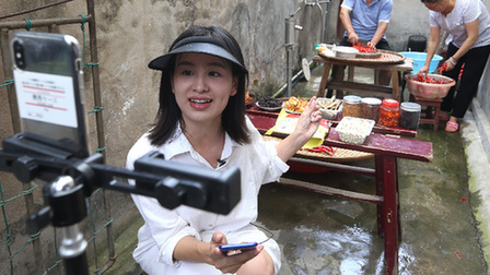 &ldquo;村播&rdquo;助銷農(nóng)產(chǎn)品