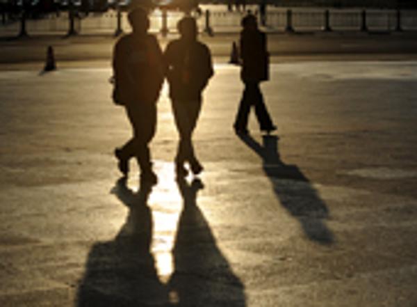 大會閉幕，廣場上來的最早的還是新聞記者