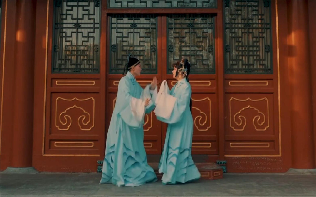 如花美眷，似水流年，說(shuō)的是戲中詞，道的是人間情