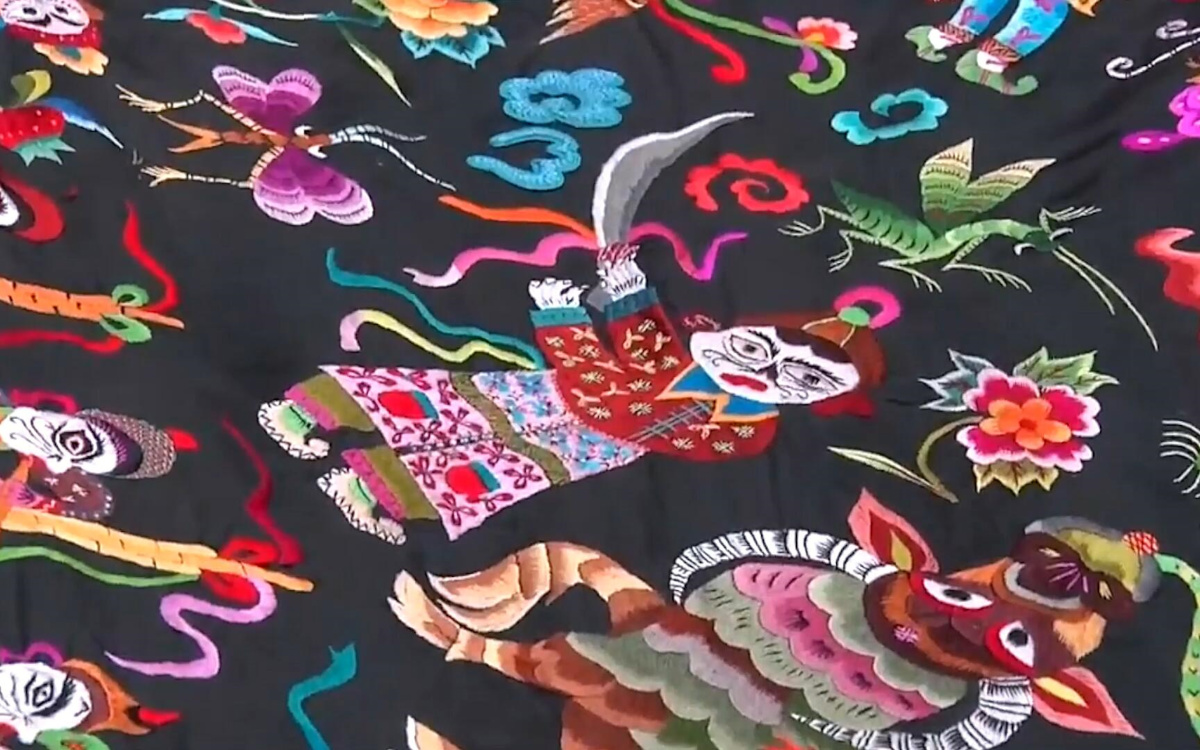 苗繡繡品慢慢得到市場認可，回鄉(xiāng)的繡娘逐漸多了起來