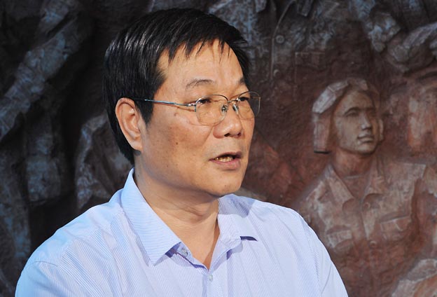 我們把黨的政治優(yōu)勢(shì)和現(xiàn)代企業(yè)制度優(yōu)勢(shì)結(jié)合起來(lái)，建立完善決策、執(zhí)行、監(jiān)督三個(gè)體系。