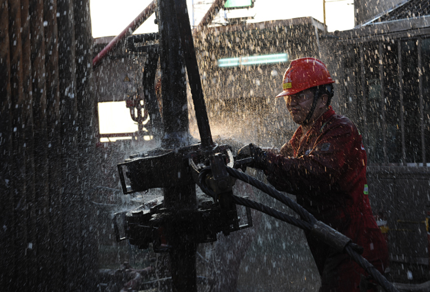 海上作業(yè)更多時(shí)刻是艱苦和孤獨(dú)。