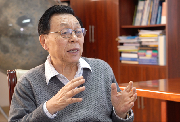 與月球背面建立聯(lián)系，而且測(cè)控和通信鏈路要暢通