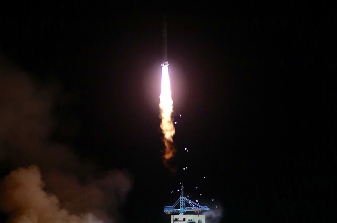 4月6日，搭載實踐十號衛(wèi)星的長征二號丁運載火箭升空。