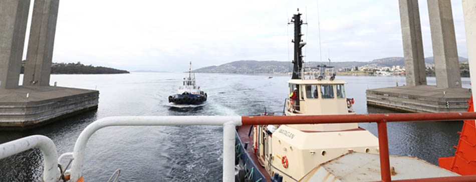 &ldquo;雪龍&rdquo;號?？堪拇罄麃喕舭吞馗垩a(bǔ)給(高清)