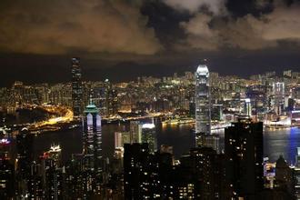 中央對香港行政長官是有標(biāo)準(zhǔn)的，是一貫的