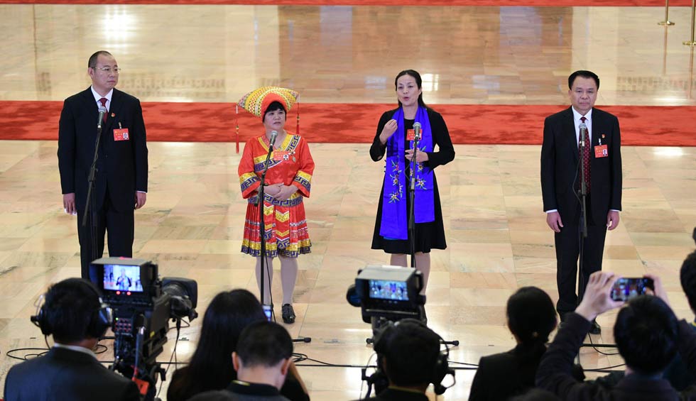 蔡松濤、杜麗群、楊小玲、賈立群接受采訪